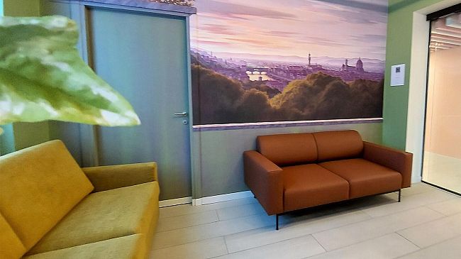 Un'opera d'arte all'interno della Family Room di Careggi