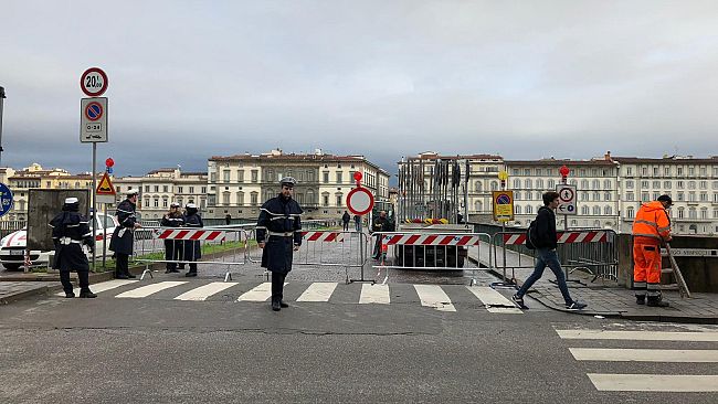 ​Ponte Vespucci, sopralluogo al cantiere in Arno: nuova chiusura