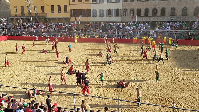 Parte Rossa prima finalista del calcio storico fiorentino