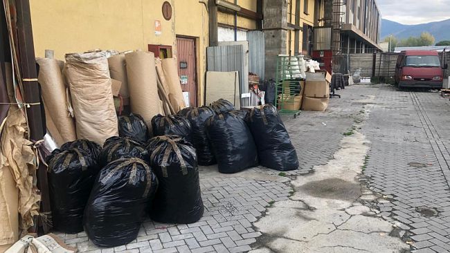 Blitz della Polizia Municipale in un capannone industriale