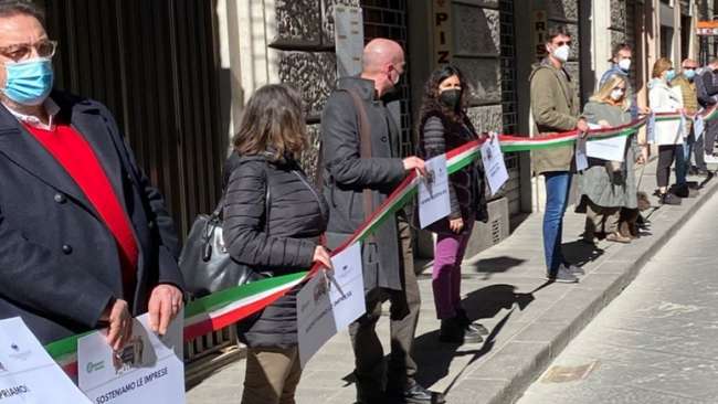 Anti crisi Covid: la catena umana del terziario