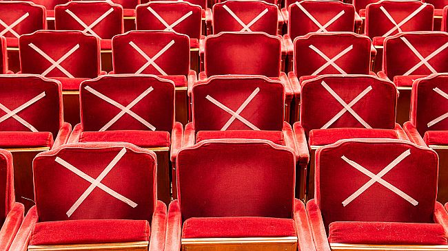 Lavoratori cultura e spettacolo, centinaia in piazza Santissima Annunziata