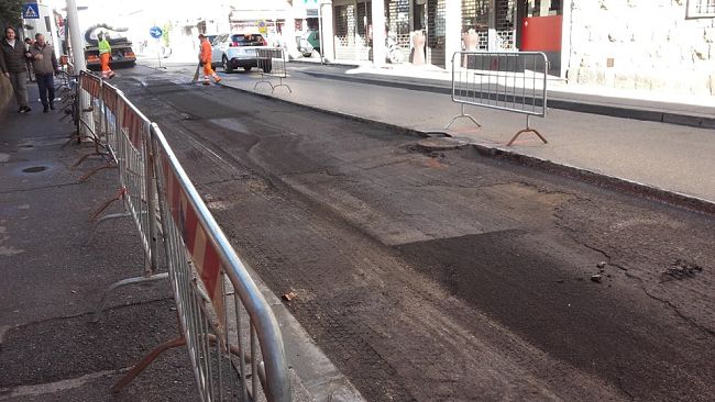 Asfaltano piazza della Cure, viabilità rivoluzionata