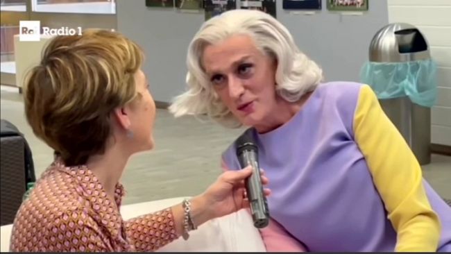 Drusilla Foer in tv prima del Tg2 dal 6 giugno 