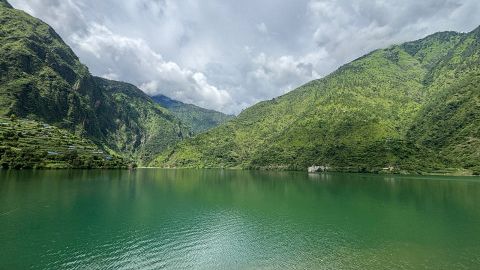 Dall'Himalaya alla Toscana: l'eco globale della frana
