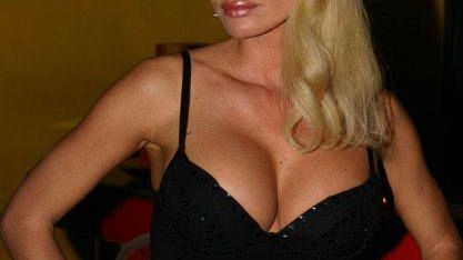 Sexy: al club Excelsior di San Donnino venerdì notte Anita Blond, la special guest di Markette, il programma di <I>La7</I>