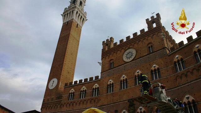 Inseguendo la Befana, tra un presepe e l'altro