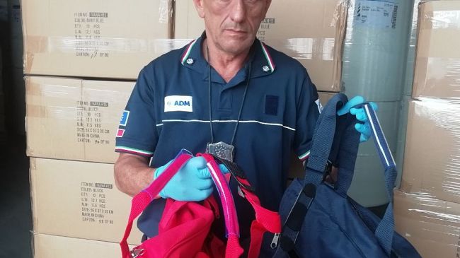 Livorno: sequestrate 2.800 borse sportive pericolose