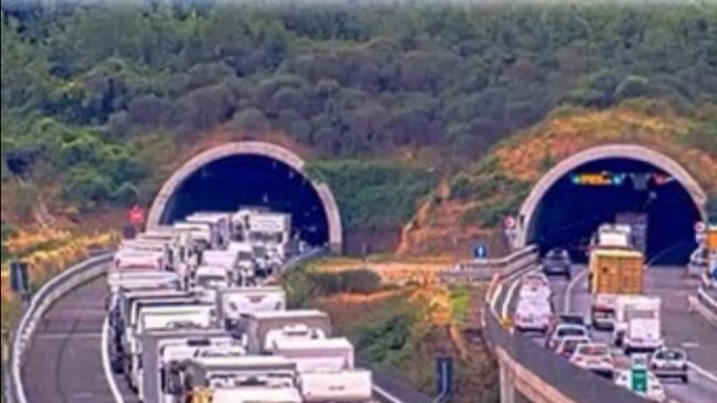 Incidente in galleria A1: morte tre persone