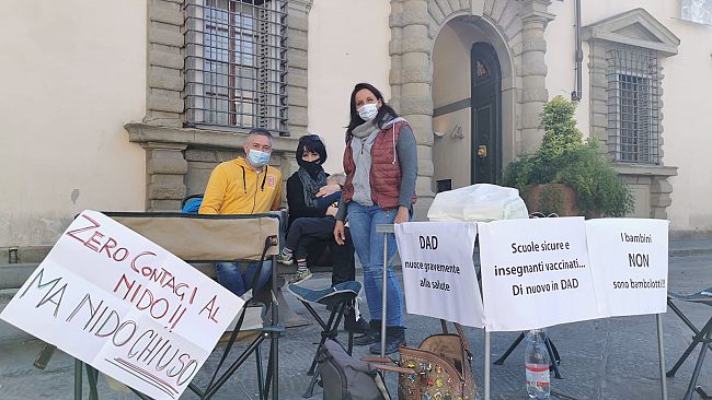 Scuola: manifestazione a Firenze per la riapertura