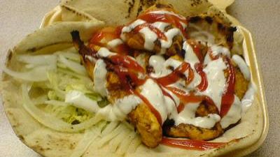 Pranzo multietnico in piazza Garibaldi a Livorno