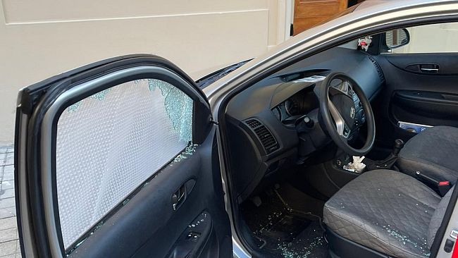 Macchine con vetri spaccati in zona Porta al Prato: allarme