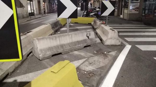 Galluzzo, botta a mezzanotte: spostato pesantissimo new jersey