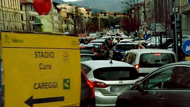 Lavagnini-Libertà, traffico a tratti molto intenso: le foto 