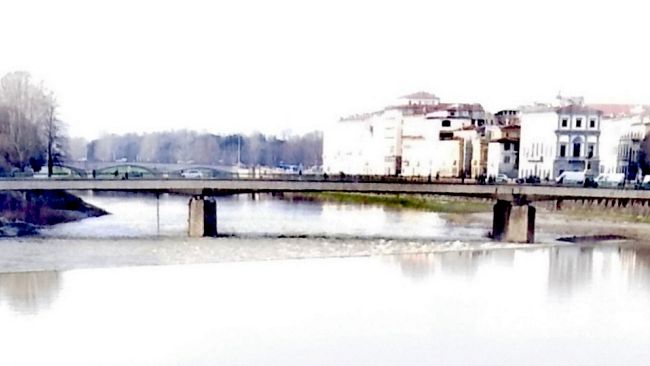 Ponte Vespucci, la Polizia sventa un suicidio