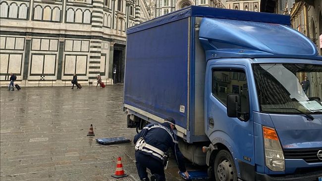 Firenze: controlli a tappeto sui trasporti merci in centro storico