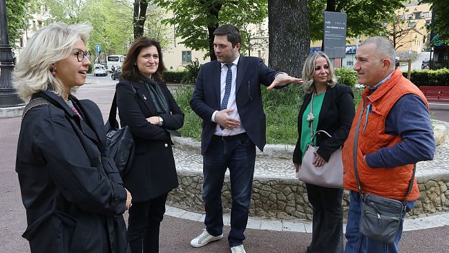 Piazza Pier Vettori rinasce grazie ai negozianti