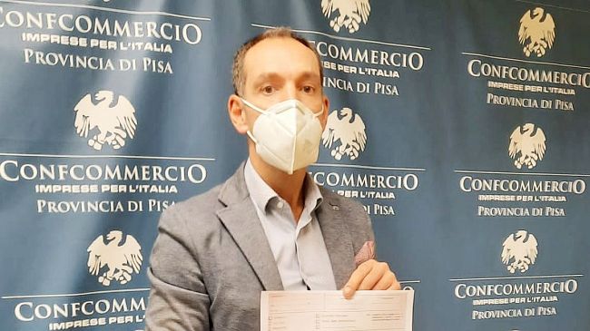 Pisa, sanzioni anti-Covid ai commercianti: Pieragnoli mostra la multa