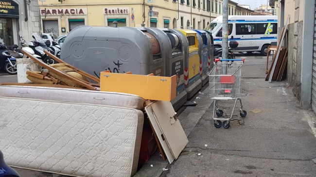 Rifiuti monitorati a Firenze: ma le telecamere non bastano, se i cittadini non collaborano