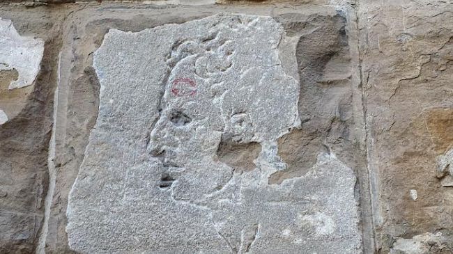 Un Bacione a Firenze, Michelangelo sfregiato dal rossetto