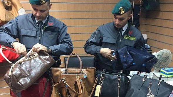 Borse Gucci e Gabs, grandi falsi all'Osmannoro