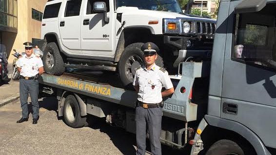 Smaltimento dei rifiuti: sequestri di lusso a Firenze