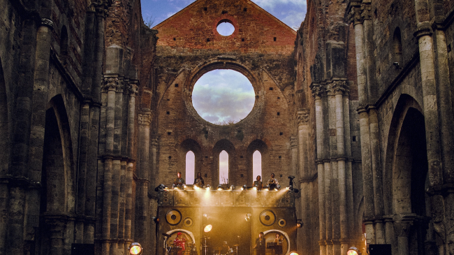 Disco live di Lucio Corsi: 'La Chitarra nella Roccia'