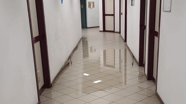 Polizia: pioggia negli uffici del Magnifico, crollato controsoffitto