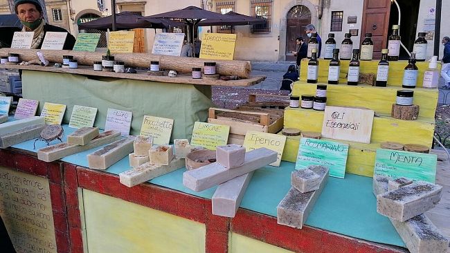 Fierucola 2021 in piazza Santissima Annunziata