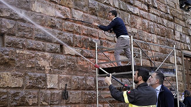 Palazzo Vecchio imbrattato con vernice molto pericolosa
