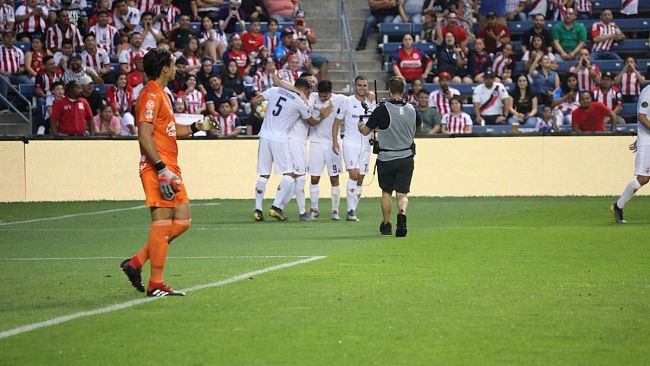 Viola: 2-1 al Chivas in rimonta. Commisso-Chiesa, incontro cordiale