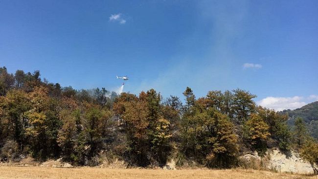 Incendio tra Dicomano e Vicchio: evacuati 17 turisti