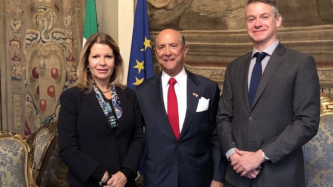 Il prefetto Laura Lega riceve l'ambasciatore Usa in Italia Lewis M. Eisenberg