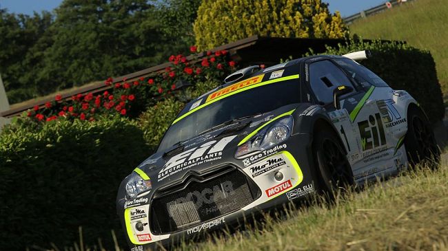 Auto precipita in una scarpata al Rally dell’Abetone