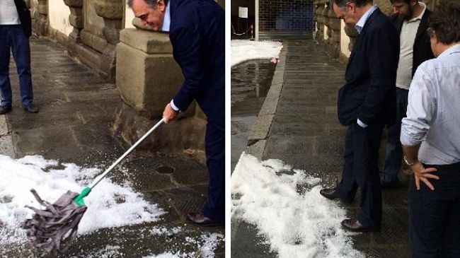 Enrico Rossi spazza la grandine, polemiche sul web