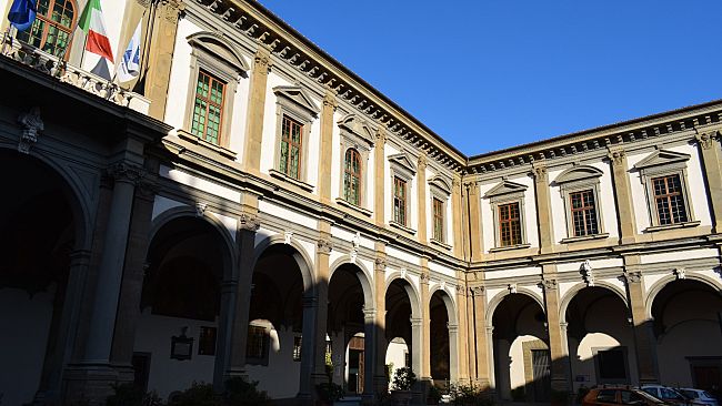 Parcheggi dell’Ospedale di Santa Maria Nuova: sosta selvaggia