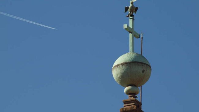 Oltrarno: realizzata la doratura della sfera con Croce della Basilica di Santo Spirito