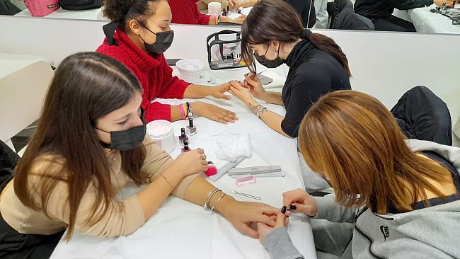 Istruzione: al corso IeFP di estetica arrivano realtà virtuale e robot