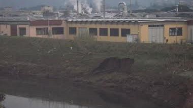 Dissesto su Bisenzio iniziati lavori di ripristino del fenomeno di erosione