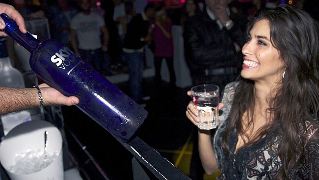 Licciana Nardi: Ariadna Romero alla discoteca Glamour