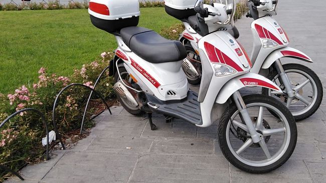 Guidano senza aver mai preso la patente: maxi multa per due