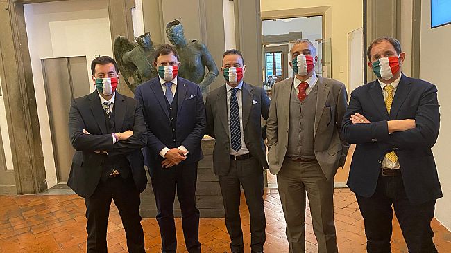 Offese a Giorgia Meloni: no alla rimozione di Van Straten dalla presidenza Alinari