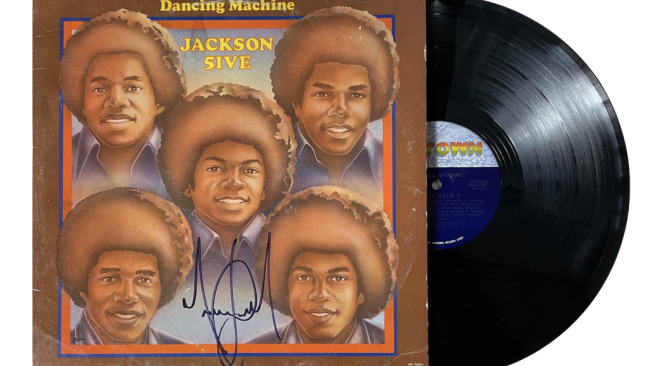 Autografi di Maradona, Michael Jackson e Totò all'asta per il Meyer