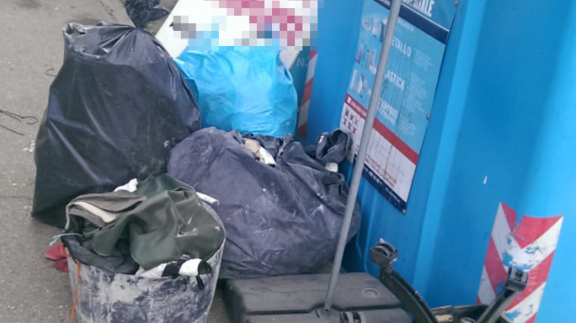 Rifiuti abbandonati: nome e cognome nei sacchi neri