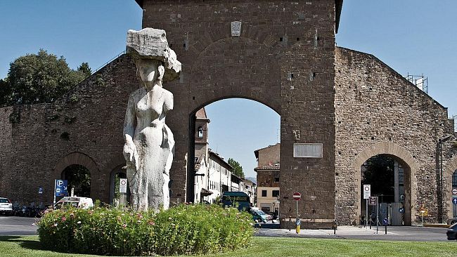 Pistoletto al piazzale di Porta Romana, via al restauro della statua