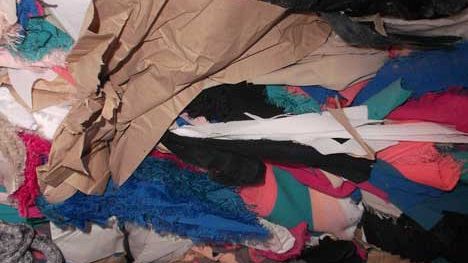 Tonnellate di rifiuti tessili nella periferia nord ovest di Firenze