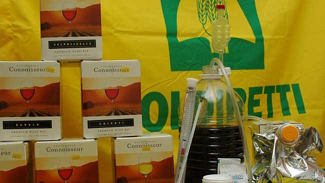 Coldiretti denuncia il wine kit on line