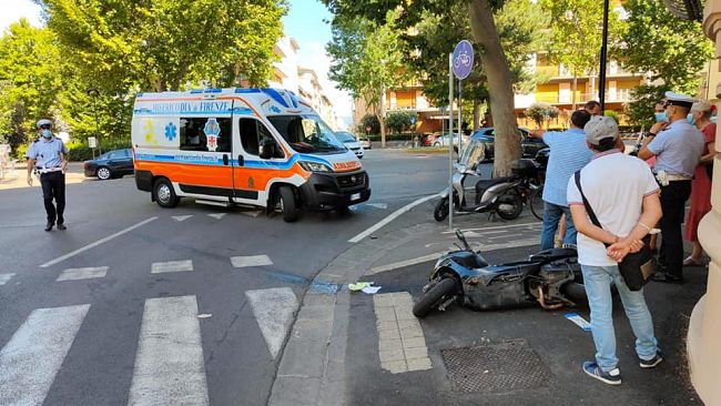 Incidente in via Bovio, ferito guidatore di motorino