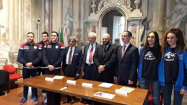 Gioca d'anticipo contro il tumore, con la prevenzione ginecologica e della cute