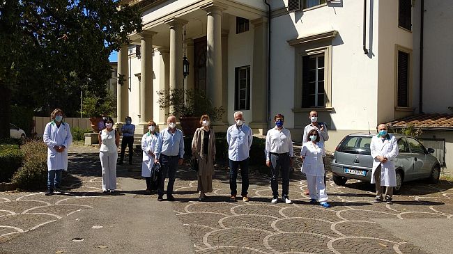 Coppia russa dona 30mila per 11 letti a Villa Donatello